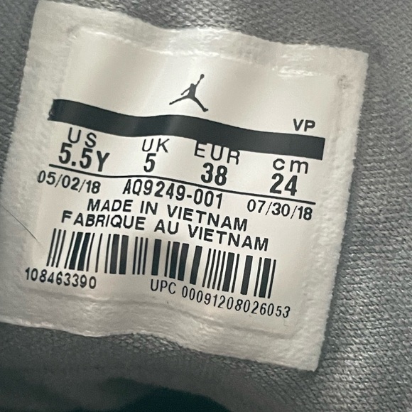 Jordan’s never worn off basketball court only worn a couple times - Picture 3 of 5